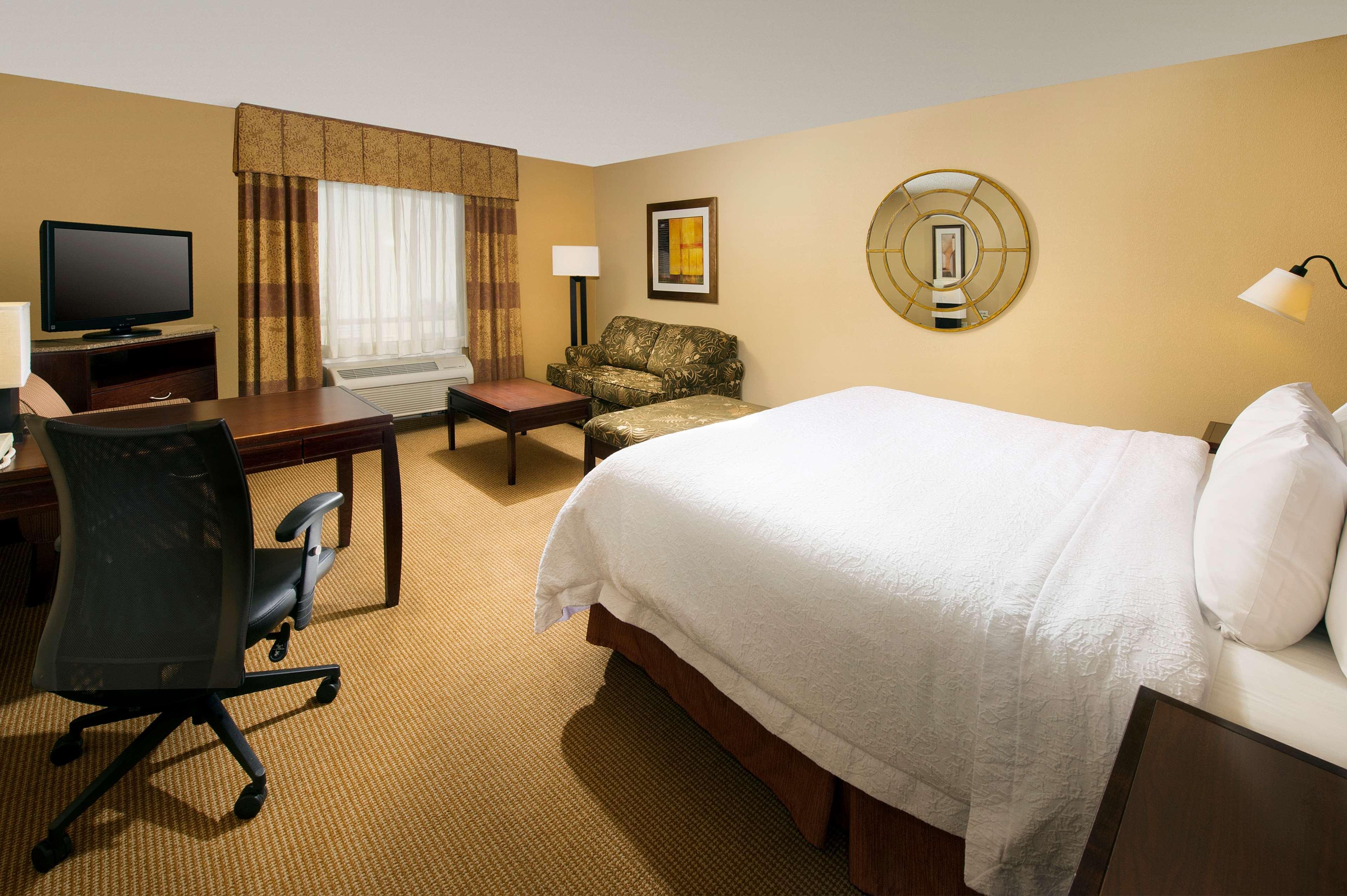 Hampton Inn And Suites San Antonio Airport Exterior photo