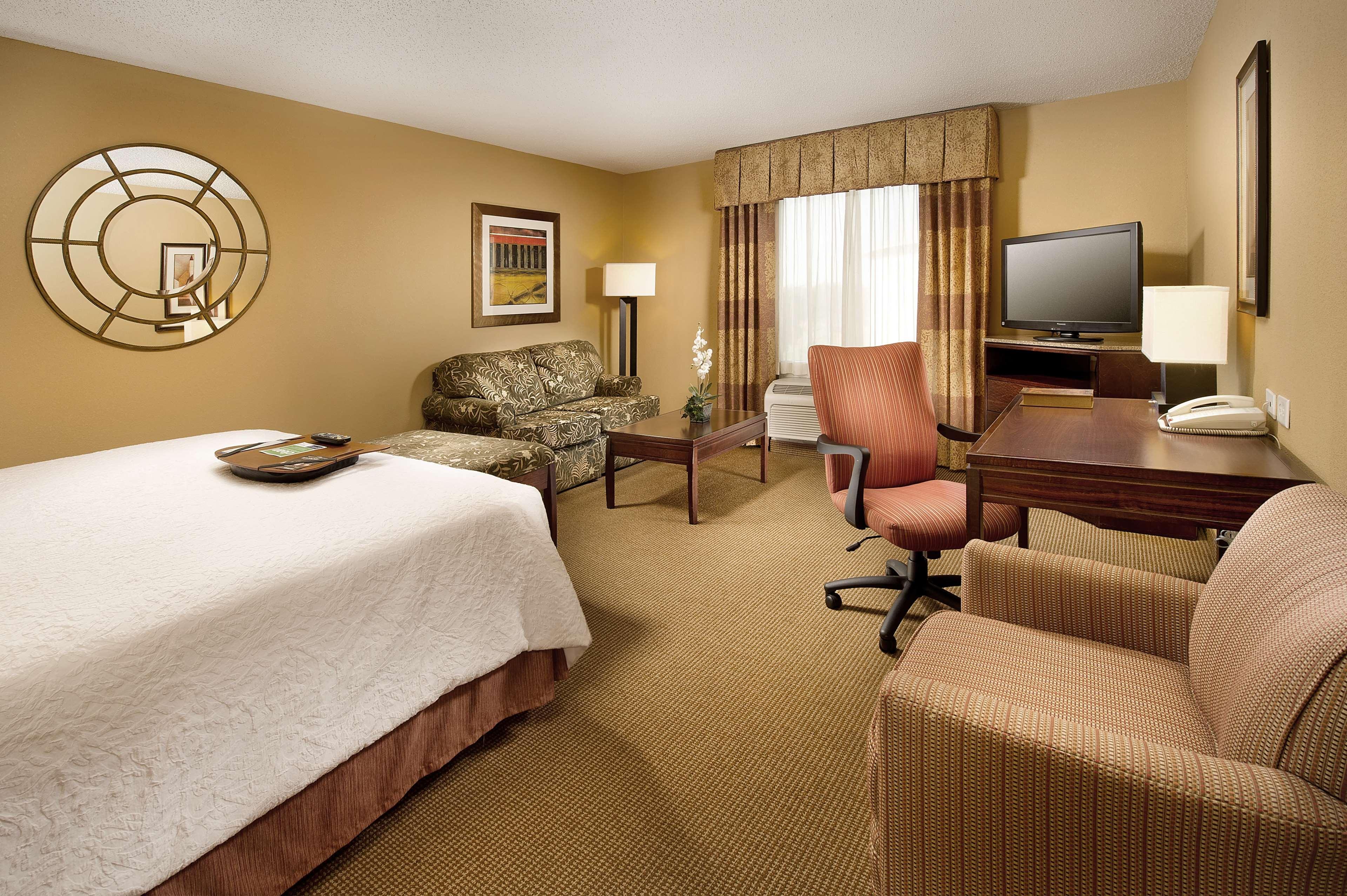 Hampton Inn And Suites San Antonio Airport Exterior photo