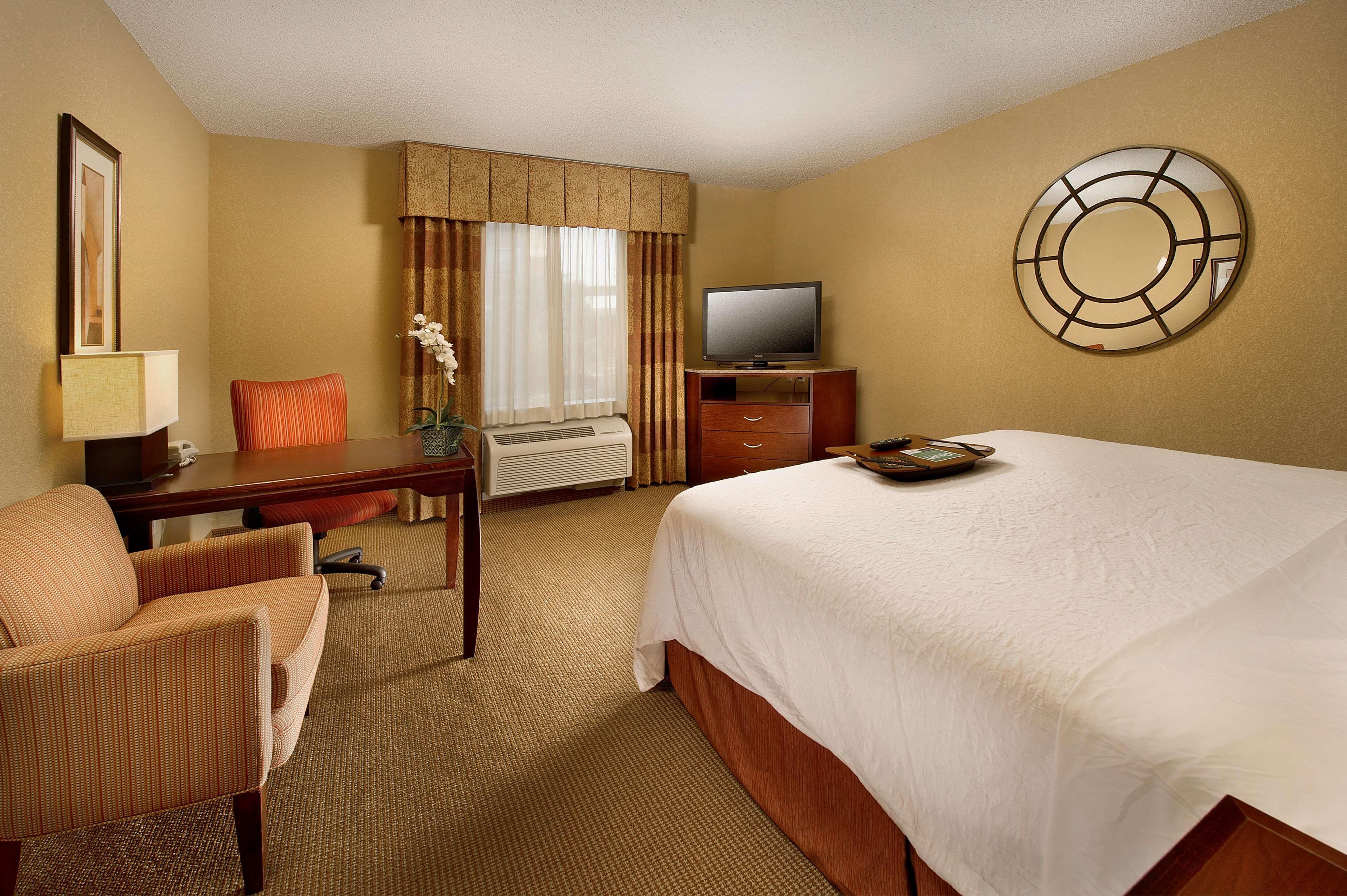 Hampton Inn And Suites San Antonio Airport Exterior photo