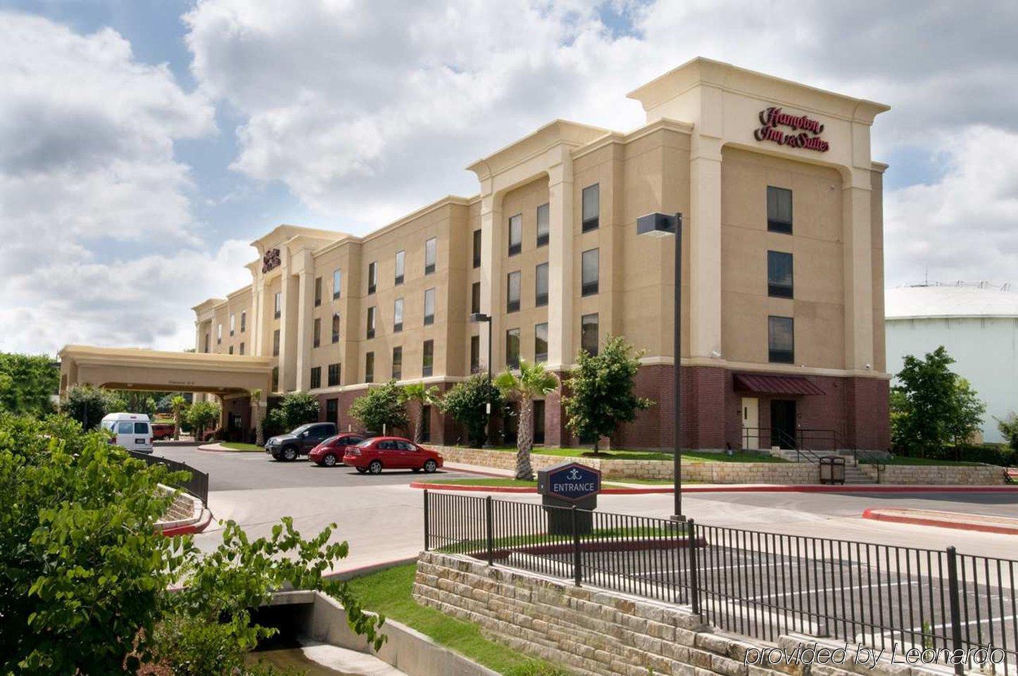 Hampton Inn And Suites San Antonio Airport Exterior photo