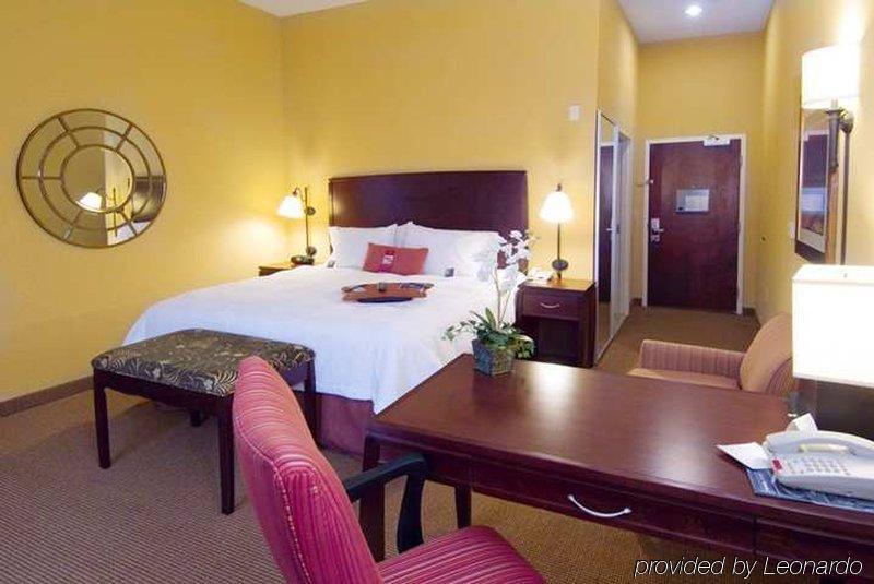 Hampton Inn And Suites San Antonio Airport Room photo